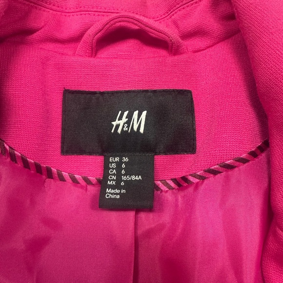 H&M Vibrant Pink Blazer 
H&M Barbie Hot Pink Blazer Size 6 - Picture 4 of 6